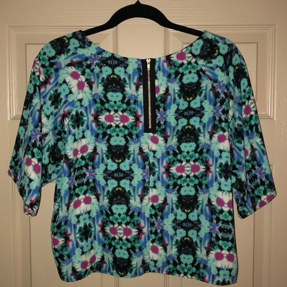Francesca’s Multi-Color Pattern Top - Picture 2 of 3